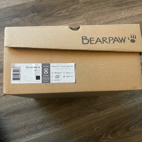 NWT size 8 BearPaw shorty boots in black with NeverWet technology. - Picture 2 of 7